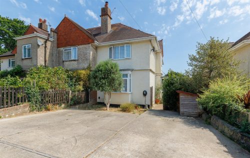 SPACIOUS HOME WITHIN FOREST SETTING – Standen Avenue, Camp Hill, Newport
