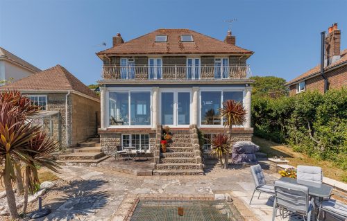 FAR REACHING VIEWS ACROSS COUNTRYSIDE AND TO CARISBROOKE CASTLE – Nodgham Lane, Carisbrooke