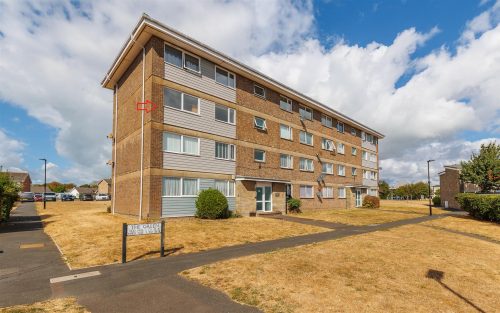WITHIN A PURPOSE BUILT APARTMENT BLOCK – The Green, Cowes