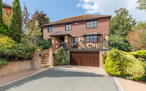 SUBSTANTIAL HOME WITHIN GATED COMPLEX – Egypt Copse, Cowes